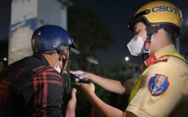 N&Oacute;I THẲNG: CSGT kiểm tra nồng độ cồn ngay từ M&ugrave;ng 1 - kh&ocirc;ng &ldquo;nới tay v&igrave; Tết&rdquo; !