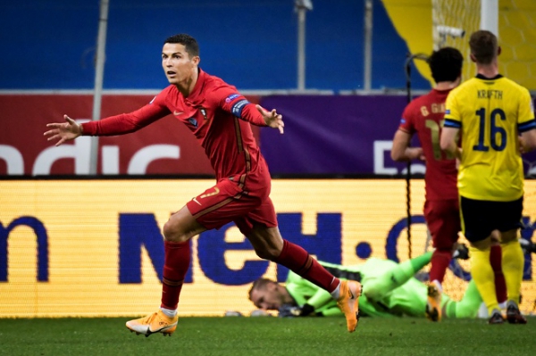 Ronaldo đi vào lịch sử bóng đá thế giới