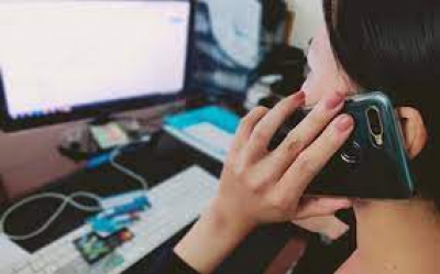 Nhận thông báo “khóa sim”, người phụ nữ mất 900 triệu đồng (?!)