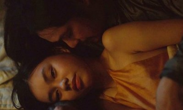 Bị dừng chiếu đột ngột: Phim &#039;Vợ ba&#039; lên báo Tây, nữ chính 13 tuổi nói... hơi buồn