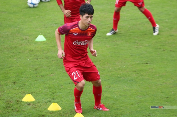 BLV Quang Huy: '&Aacute;p lực th&agrave;nh t&iacute;ch khiến nhiều tuyển thủ chấn thương nặng'