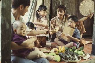 Phản ứng của Minh H&agrave; - b&agrave; x&atilde; L&yacute; Hải về clip giới trẻ "b&oacute;c gi&aacute;" đồ hiệu trăm triệu