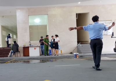 Nh&acirc;n vi&ecirc;n Ban quản l&yacute; khu đ&ocirc; thị Thủ Thi&ecirc;m rơi lầu tử vong tại chỗ