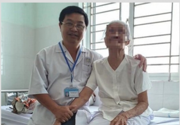 Phẫu thuật thay khớp háng thành công cho cụ bà 92 tuổi