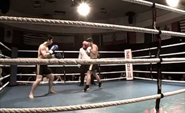 Cung L&ecirc; đ&aacute;nh bại 'bản sao L&yacute; Tiểu Long' bằng mưa đ&ograve;n m&atilde;n nh&atilde;n