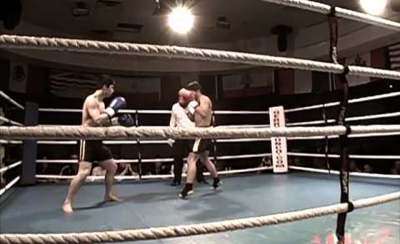 Cung L&ecirc; đ&aacute;nh bại 'bản sao L&yacute; Tiểu Long' bằng mưa đ&ograve;n m&atilde;n nh&atilde;n