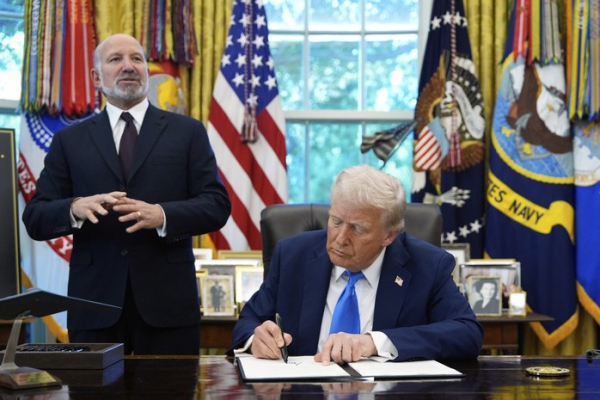 Quy định thị thực mới của Mỹ g&acirc;y chia rẽ