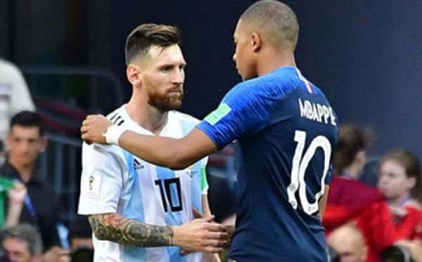 Mbappe ph&aacute;t đi&ecirc;n khi đua Chiếc gi&agrave;y V&agrave;ng với Messi