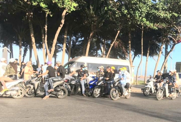 Cấm tắm biển, khách du lịch đến Vũng Tàu về ngay trong ngày