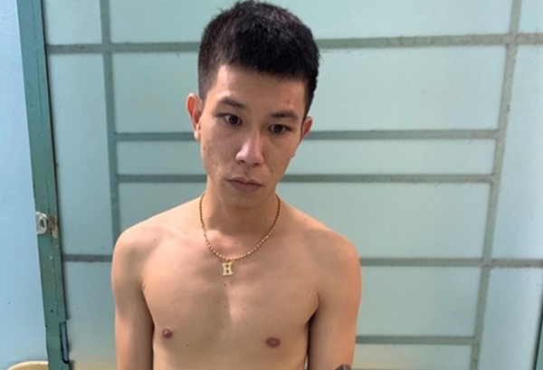 Thanh ni&ecirc;n đi cướp giật kh&oacute;c nghẹn xin về chăm vợ sắp sinh