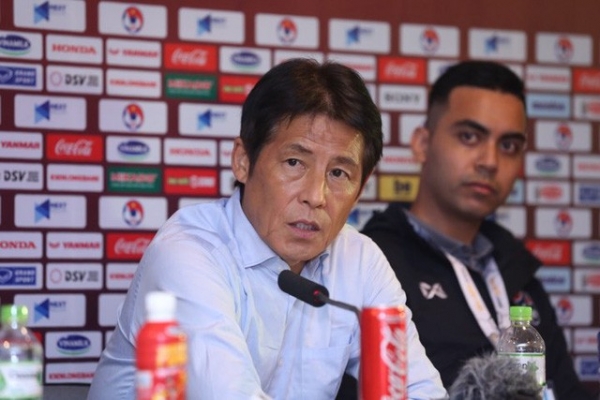 H&ograve;a muối mặt, HLV Akira Nishino d&agrave;nh lời khen c&oacute; c&aacute;nh cho ĐT Việt Nam