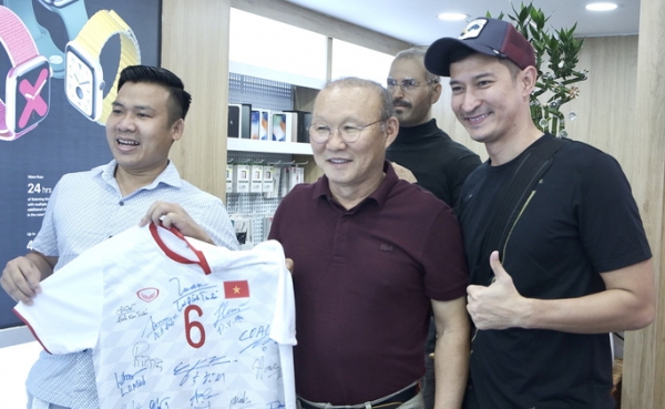 Điểm danh những gương mặt v&agrave;ng l&agrave;ng quảng c&aacute;o b&oacute;ng đ&aacute; Việt đủ sức "đe dọa" Trấn Th&agrave;nh, Trường Giang