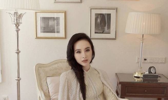 Kh&ocirc;ng khoe th&acirc;n, Angela Phương Trinh vẫn cực đẹp