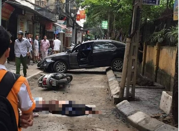 Nữ t&agrave;i xế xe Camry l&ugrave;i xe t&ocirc;ng chết người phụ nữ đi xe m&aacute;y