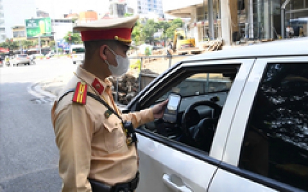 CSGT xử l&yacute; h&agrave;ng ng&agrave;n trường hợp vi phạm nồng độ cồn