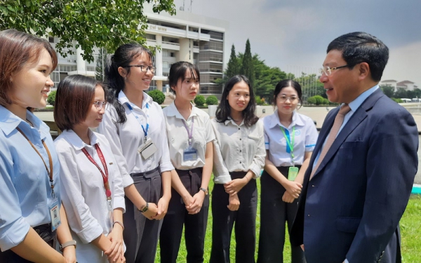 Phó Thủ tướng Phạm Bình Minh: Sinh viên phấn đấu trở thành thế hệ công dân Việt Nam đầy đủ tri thức, hoài bão