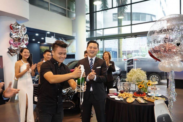 Quang Hải bất ngờ nhận mưa chỉ tr&iacute;ch từ CĐM Việt Nam