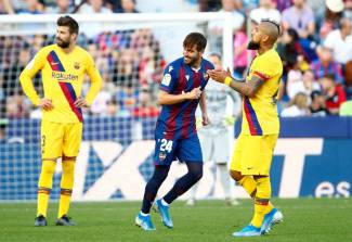 Levante tạo địa chấn, Barcelona may mắn kh&ocirc;ng mất ng&ocirc;i La Liga