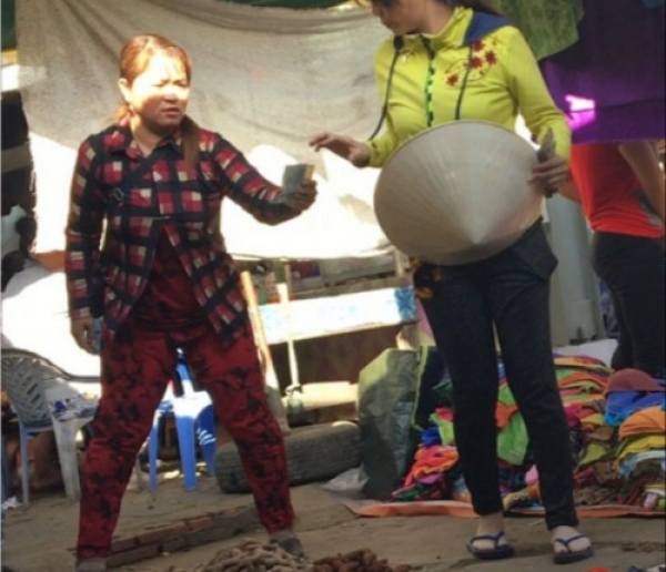 An Giang: B&acirc;́t cập thu ti&ecirc;̀n hoa chi tại chợ Bình Trung