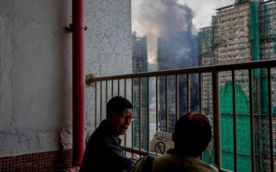 Ch&aacute;y chung cư Hồng K&ocirc;ng: Tại sao lửa lan nhanh đến rợn người?