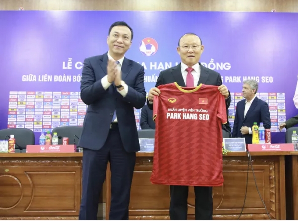 Thầy Park sẽ giữ hết trợ l&yacute; người H&agrave;n