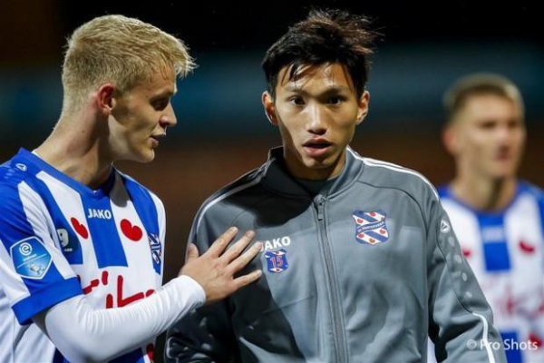 N&Oacute;NG: Đo&agrave;n Văn Hậu hết cơ hội thi đấu cho Heerenveen m&ugrave;a giải 2019/2020