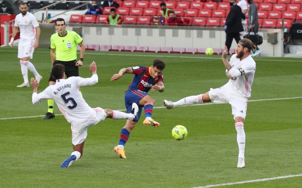 Real Madrid gieo rắc thảm họa siêu kinh điển cho Barcelona
