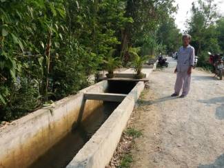 Chơi gần con k&ecirc;nh trước nh&agrave;, b&eacute; trai 21 th&aacute;ng tuổi đuối nước thương t&acirc;m