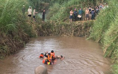 Bốn học sinh rủ nhau đi tắm, 2 em chết đuối thương tâm