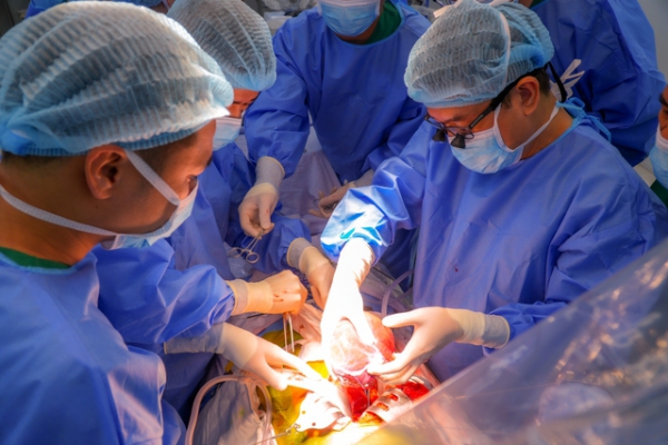 Người đàn ông ung thư gan được hồi sinh nhờ gan của người cháu