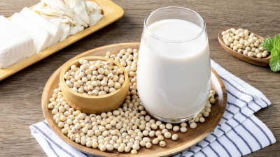 Nam giới uống sữa đậu n&agrave;nh c&oacute; l&agrave;m giảm sinh l&yacute;?