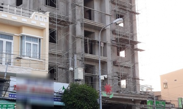 Buộc cắt tầng căn nh&agrave; c&oacute; 3 c&ocirc;ng nh&acirc;n t&eacute; tử vong ở n&uacute;i Sam