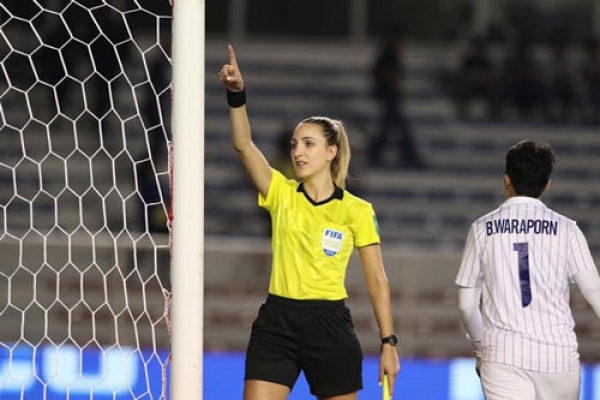 Nữ trọng t&agrave;i được t&igrave;m kiếm sau chung kết b&oacute;ng đ&aacute; nữ Sea Games