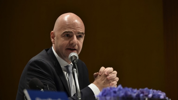 N&Oacute;NG: FIFA y&ecirc;u cầu tất cả cầu thủ giảm một nửa lương