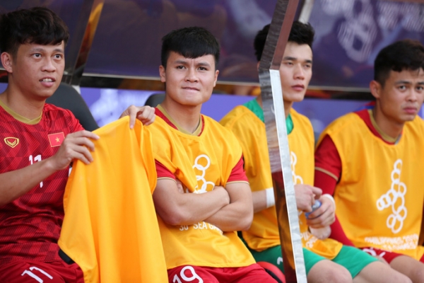Quang Hải vẫn ra s&acirc;n tập, b&aacute;c sĩ n&oacute;i về khả năng đ&aacute; trận chung kết SEA Games của đội trưởng U22