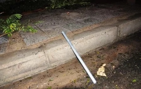 Cụ &ocirc;ng 70 tuổi đang đứng chờ xe th&igrave; bất ngờ bị đ&aacute;nh chết