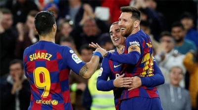 B&oacute;ng đ&aacute; quốc tế tuần qua: Messi tạo kỳ t&iacute;ch, Ronaldo nếm tr&aacute;i đắng