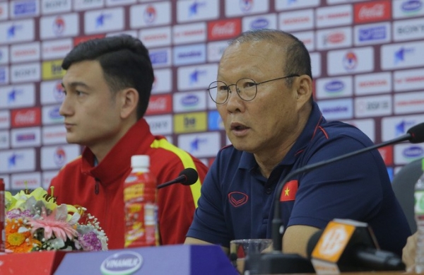 HLV Park Hang-seo lo ngại về phong độ của C&ocirc;ng Phượng v&agrave; Văn Hậu