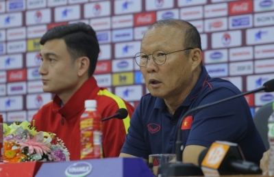 HLV Park Hang-seo lo ngại về phong độ của C&ocirc;ng Phượng v&agrave; Văn Hậu