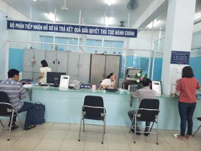 C&aacute;n bộ phường tới tận nh&agrave; cấp giấy chứng tử v&agrave; chia buồn trong đ&ecirc;m