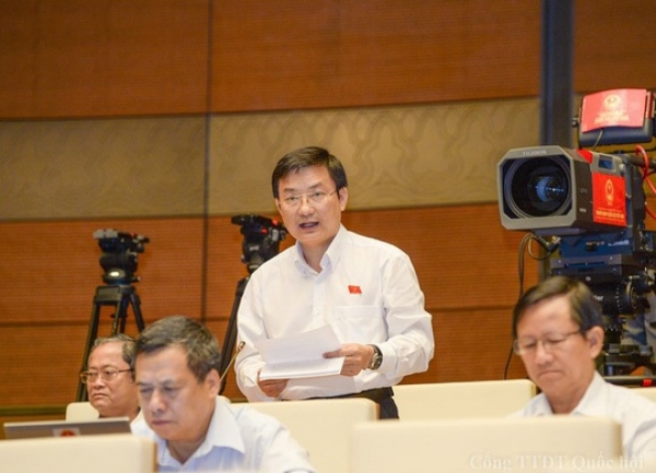 Cần cấm b&aacute;n bia, rượu tr&ecirc;n 15 độ tr&ecirc;n mạng