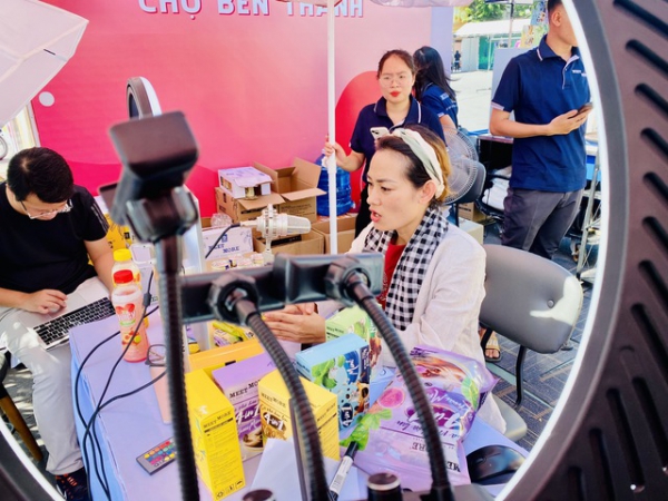 Bán lẻ trực tuyến thắng thế