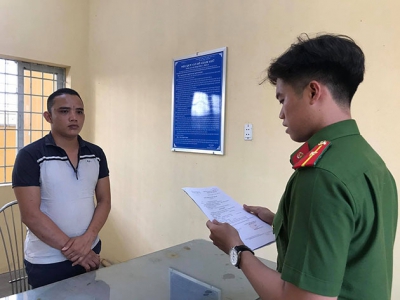Khởi tố bốn đối tượng tra tấn nữ nhân viên quán cà phê