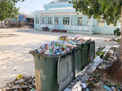 Trường mầm non th&agrave;nh nơi tập kết r&aacute;c: B&iacute; thư huyện n&oacute;i g&igrave;?