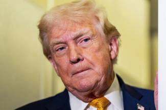 &Ocirc;ng Donald Trump bất ngờ tiết lộ &ldquo;Iran đang sụp đổ&rdquo; v&agrave; muốn mở lại Hormuz ngay