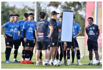 B&aacute;o ch&iacute; Th&aacute;i Lan thừa nhận b&oacute;ng đ&aacute; Việt Nam tiến bộ vượt bậc